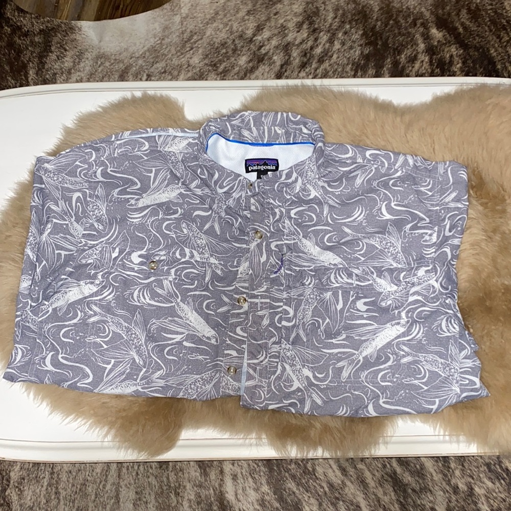 Patagonia Flying Fish Fishing Grey White Vented Short Sleeve Shirt Button Down